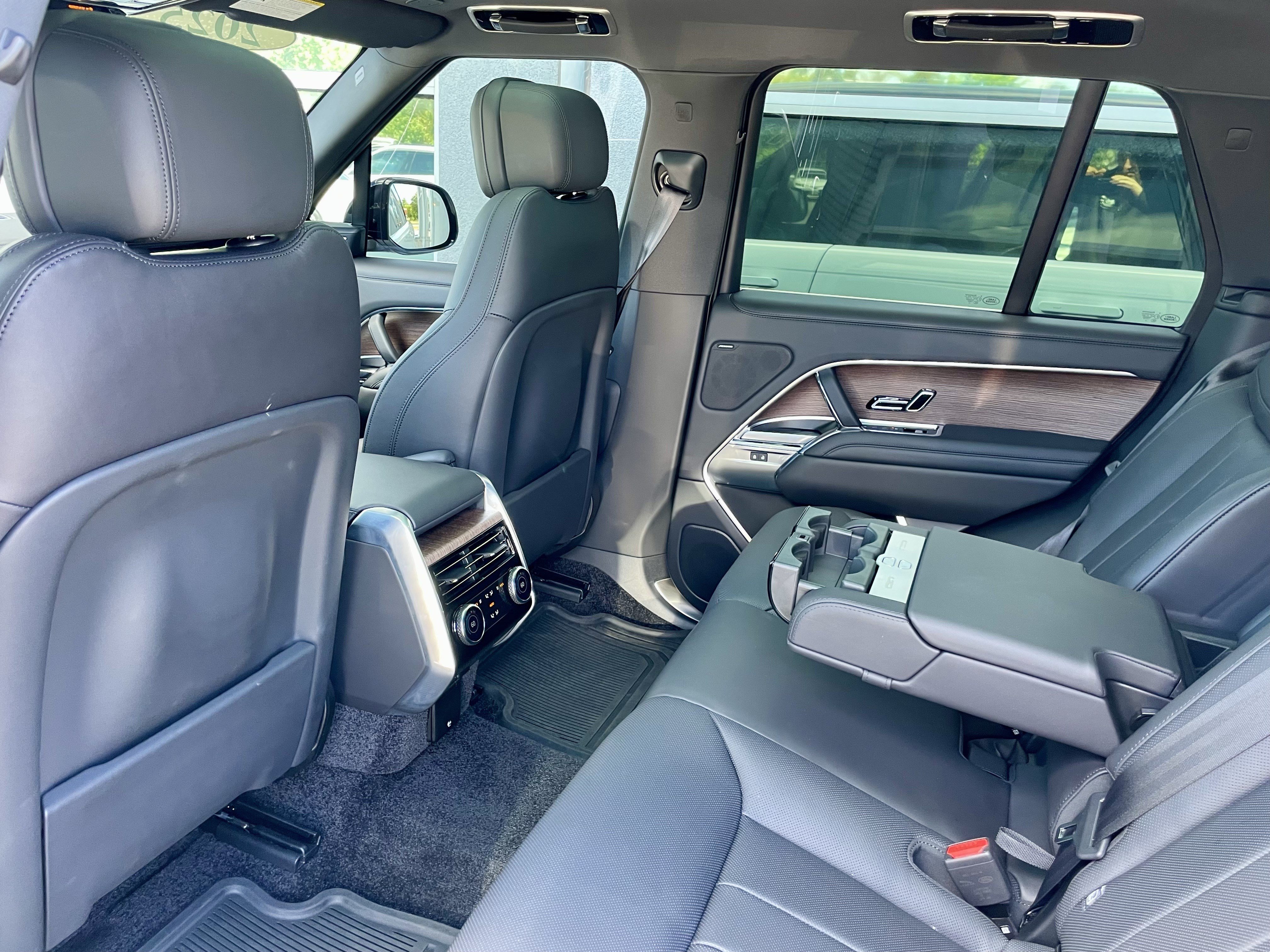 Used 2025 Land Rover Range Rover SE AWD/4WD image 31