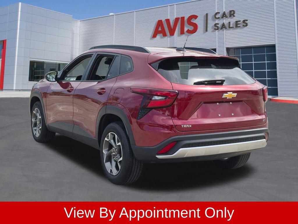 Used 2025 Chevrolet Trax LT w/ LT Convenience Package FWD image 9