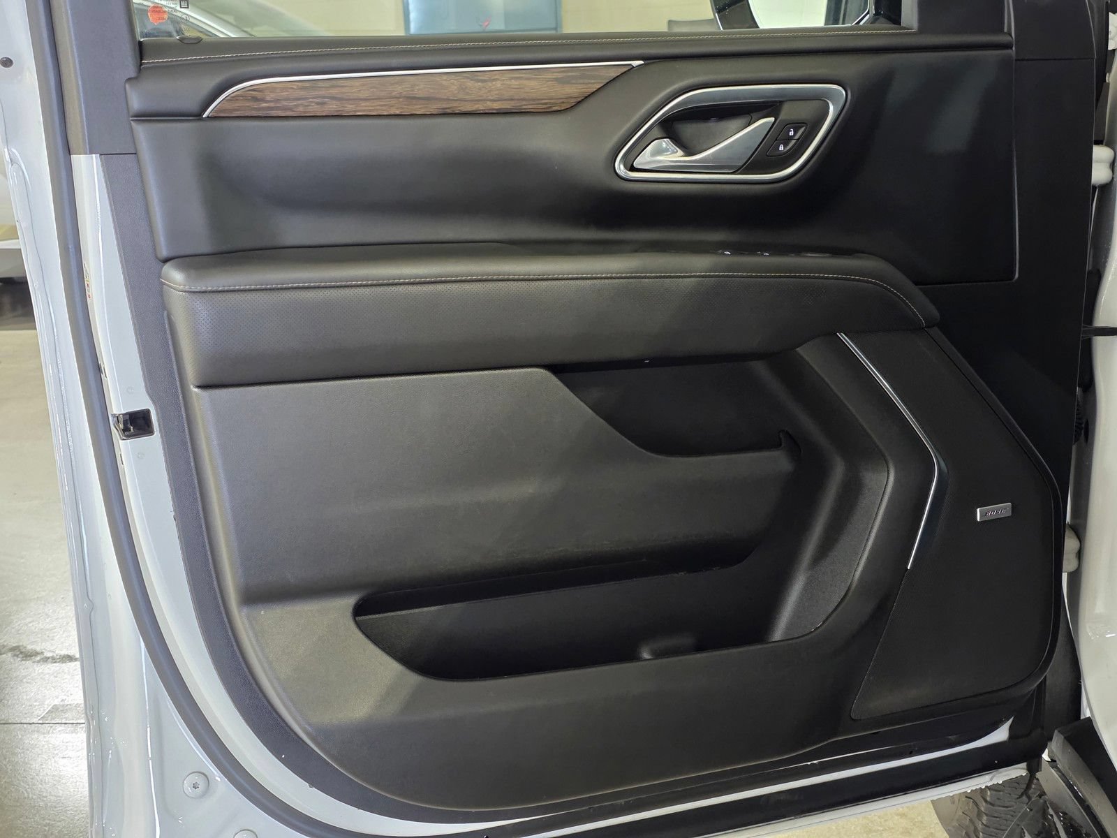 Used 2023 Chevrolet Tahoe Premier AWD/4WD image 22