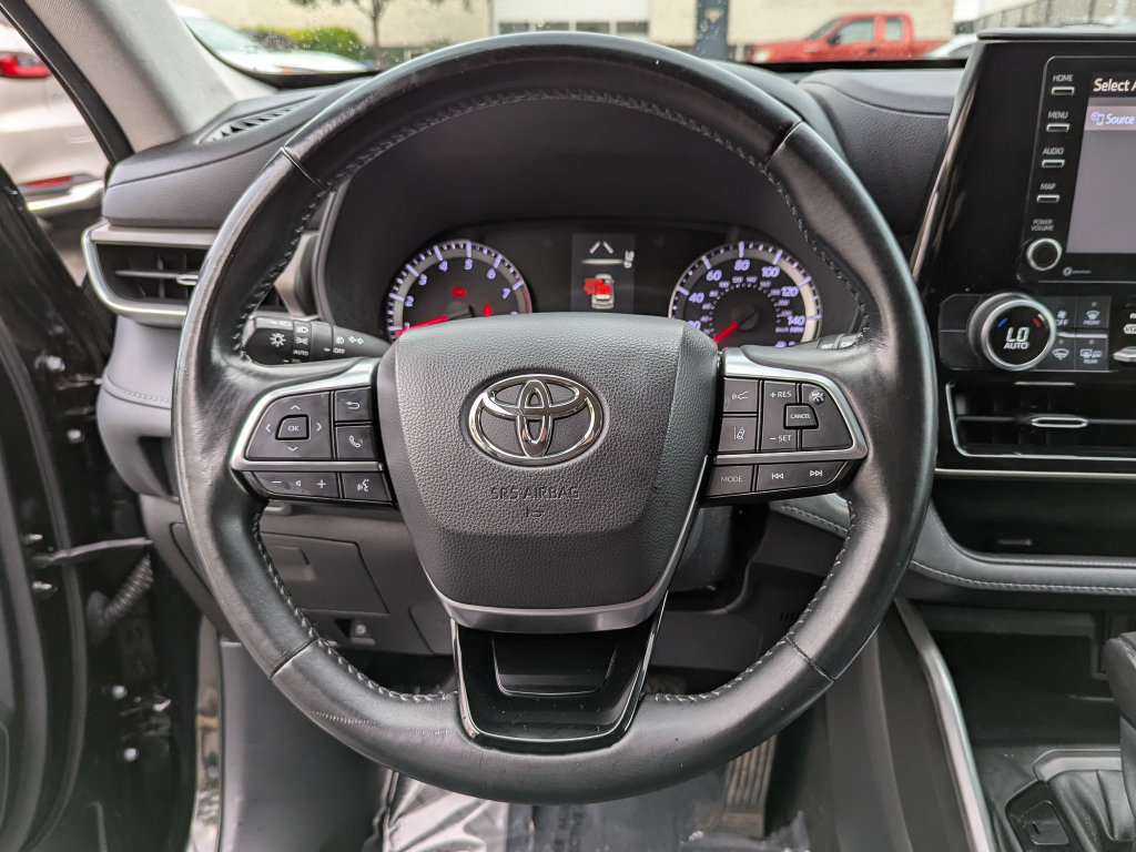 Used 2021 Toyota Highlander LE AWD/4WD image 24