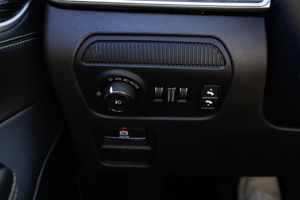Used 2022 Jeep Wagoneer Series II AWD/4WD image 14