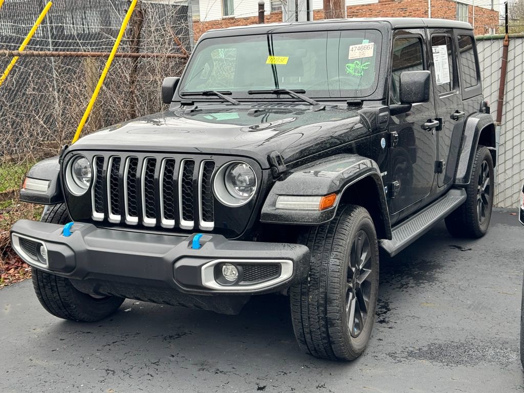 Used 2023 Jeep Wrangler Unlimited Sahara w/ Cold Weather Group image 6