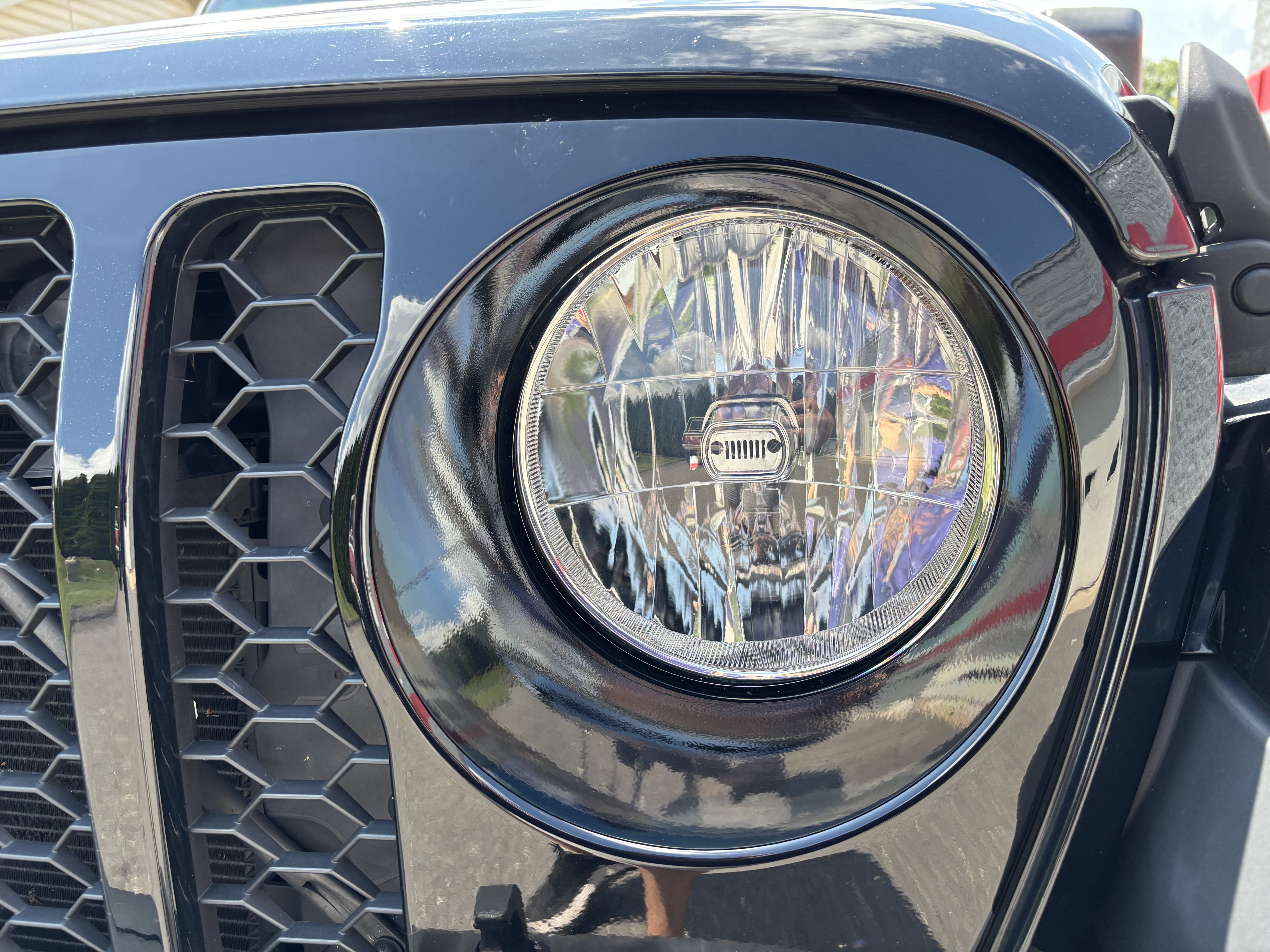 Used 2023 Jeep Gladiator Sport AWD/4WD image 9