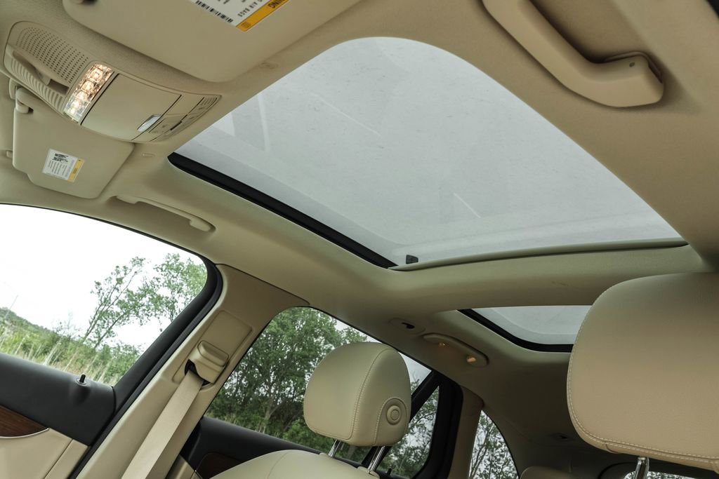 Used 2022 Mercedes-Benz GLC 300 4MATIC image 7