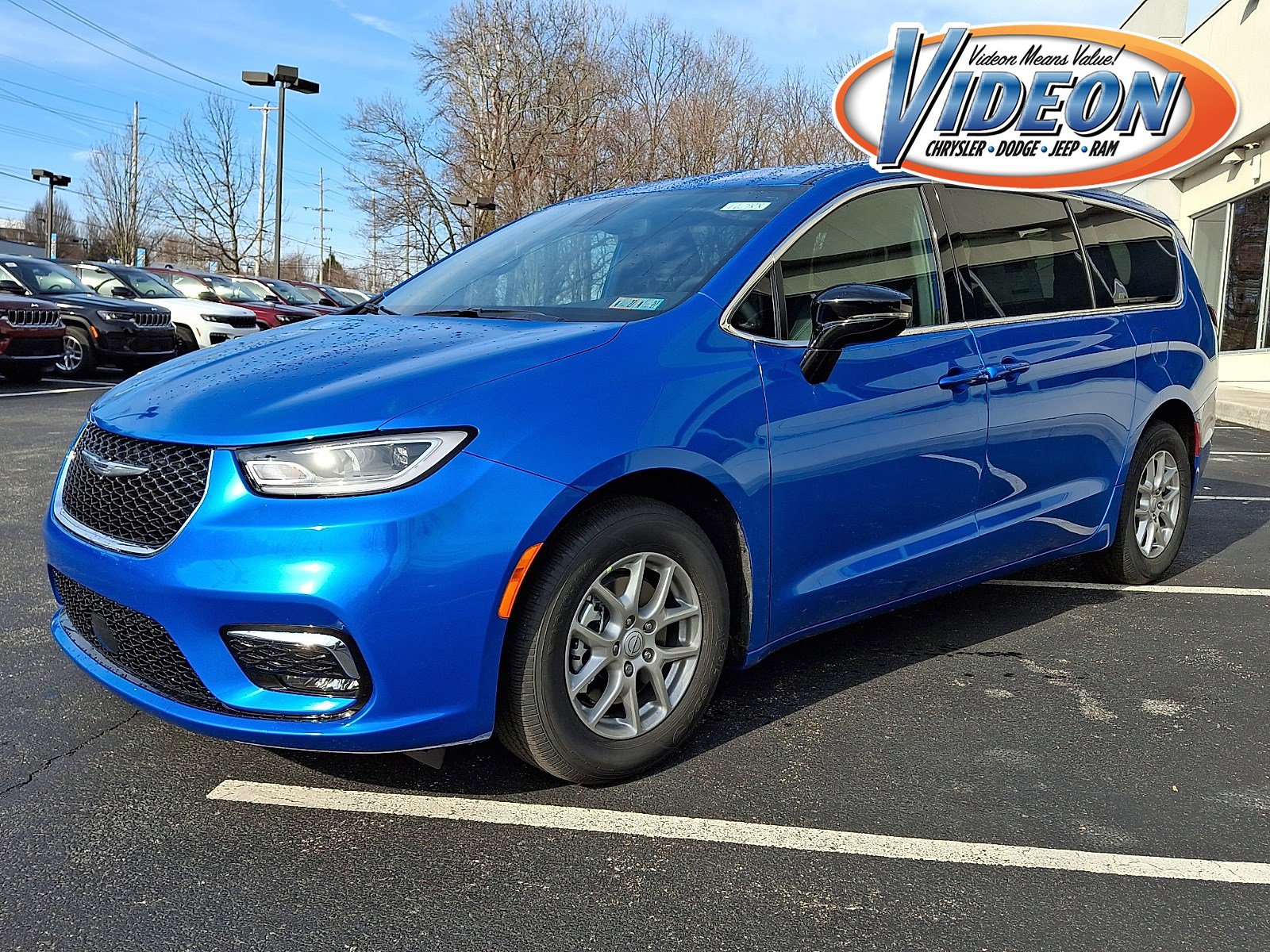 New 2026 Chrysler Pacifica Select image 1