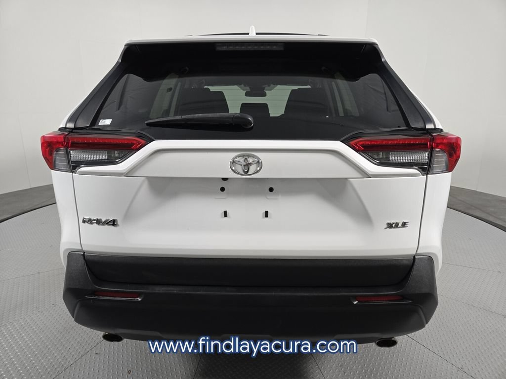 Used 2019 Toyota RAV4 XLE w/ Convenience Package FWD image 6
