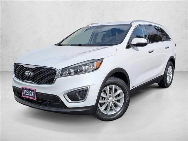 Used 2017 Kia Sorento LX w/ LX Convenience Package image 1