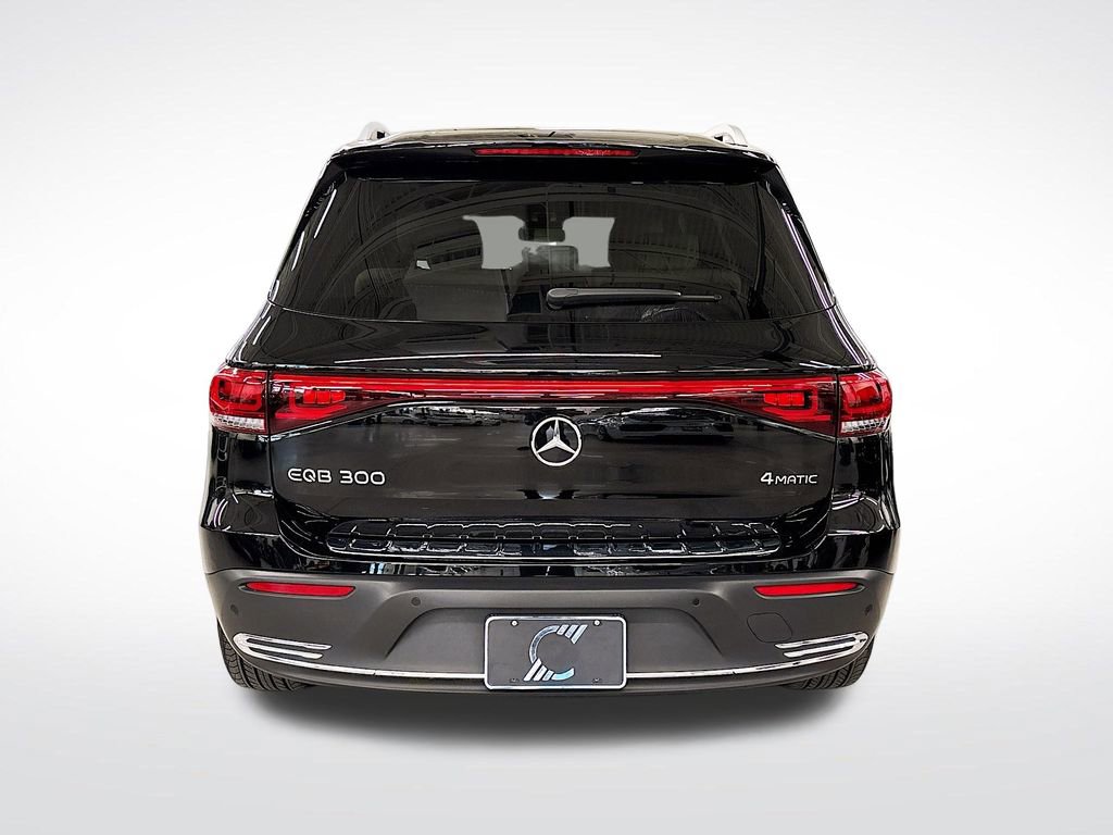Used 2023 Mercedes-Benz EQB 300 4MATIC image 4