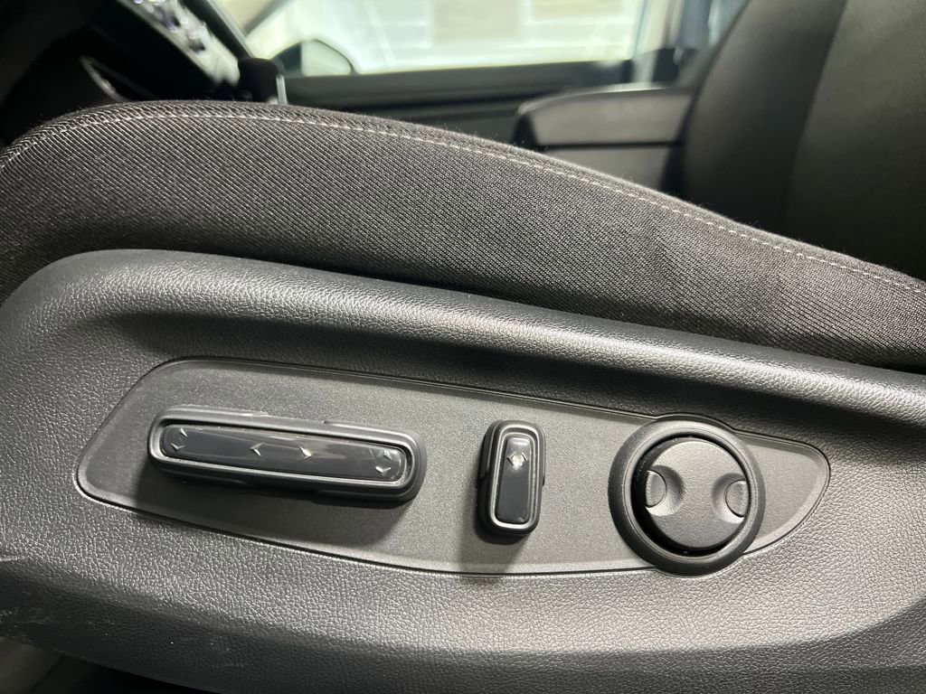 Used 2025 Honda CR-V EX image 12