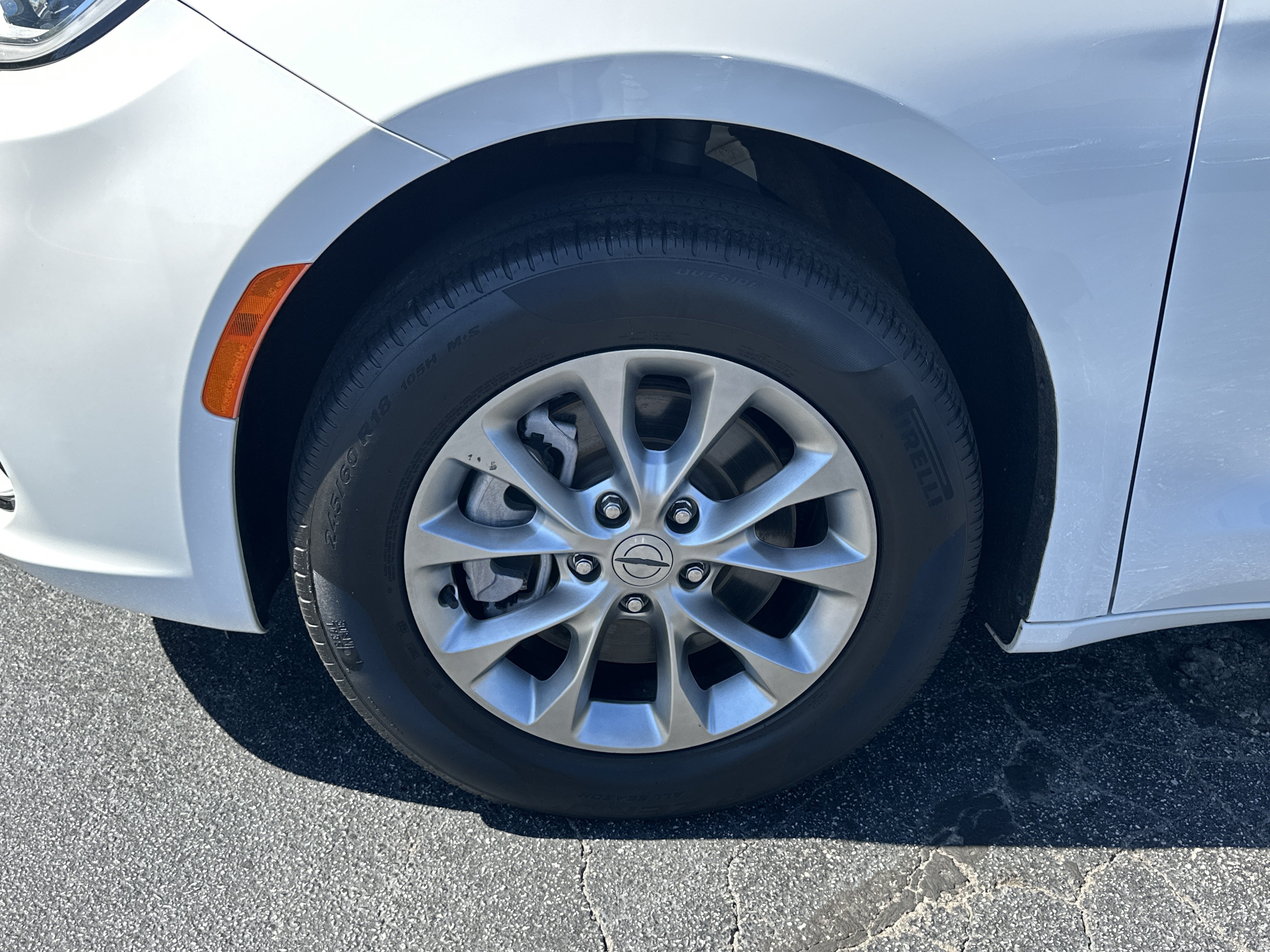 Used 2023 Chrysler Pacifica Touring-L AWD/4WD image 13