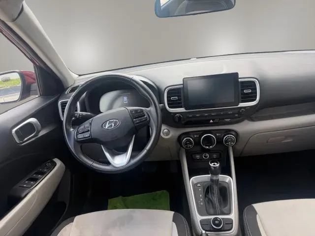Used 2024 Hyundai Venue SEL FWD image 17
