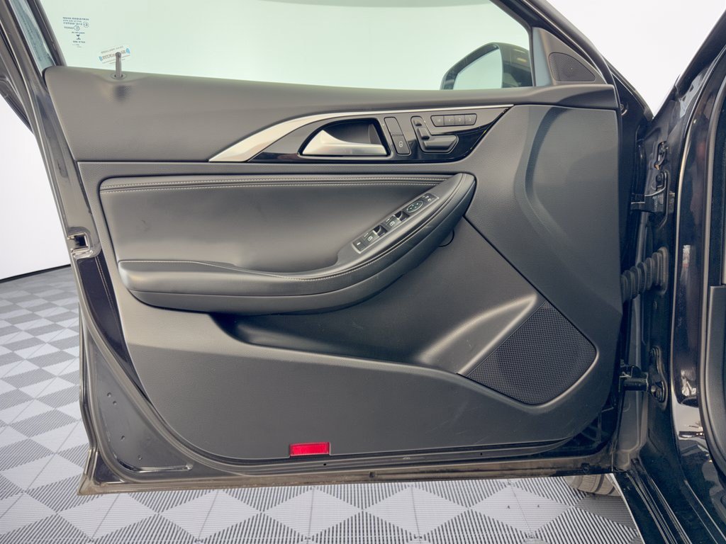 Used 2018 INFINITI QX30 FWD image 14