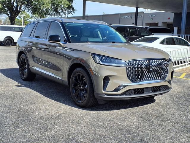 New 2026 Lincoln Aviator 2WD image 3