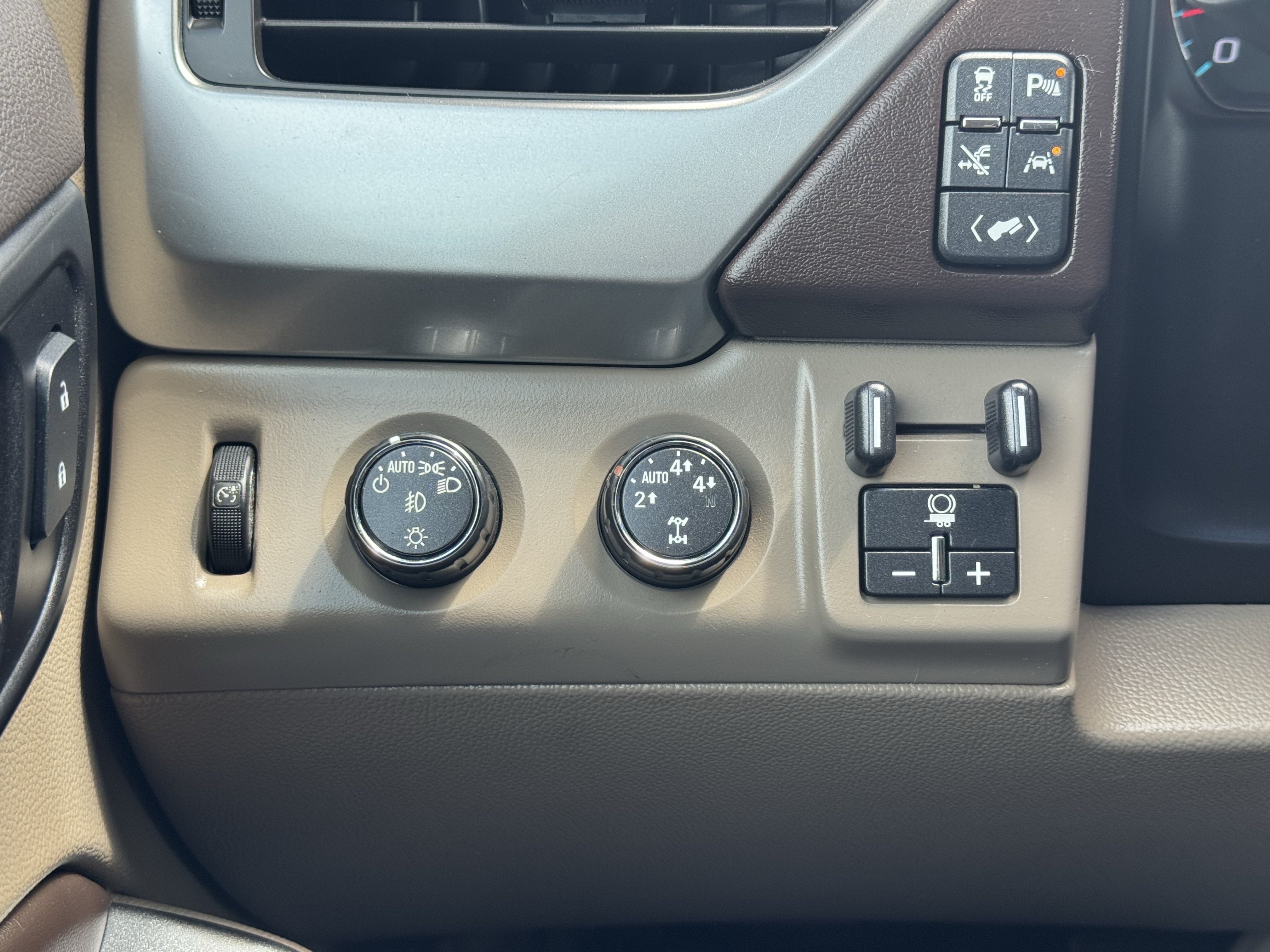 Certified 2016 Chevrolet Suburban LTZ AWD/4WD image 35