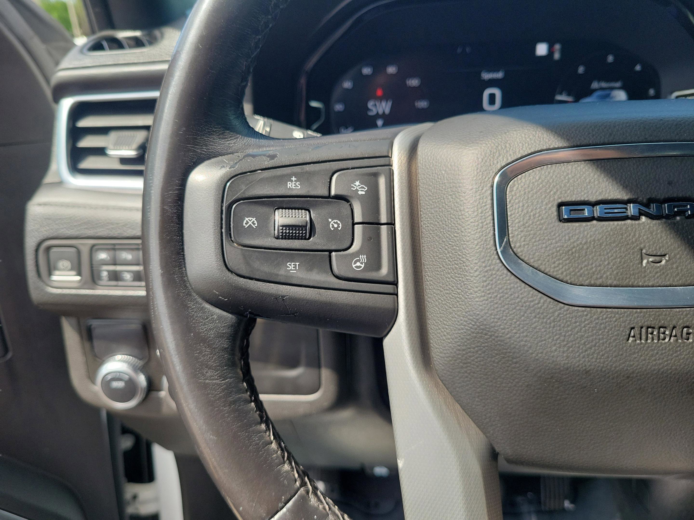 Used 2022 GMC Yukon XL Denali image 14