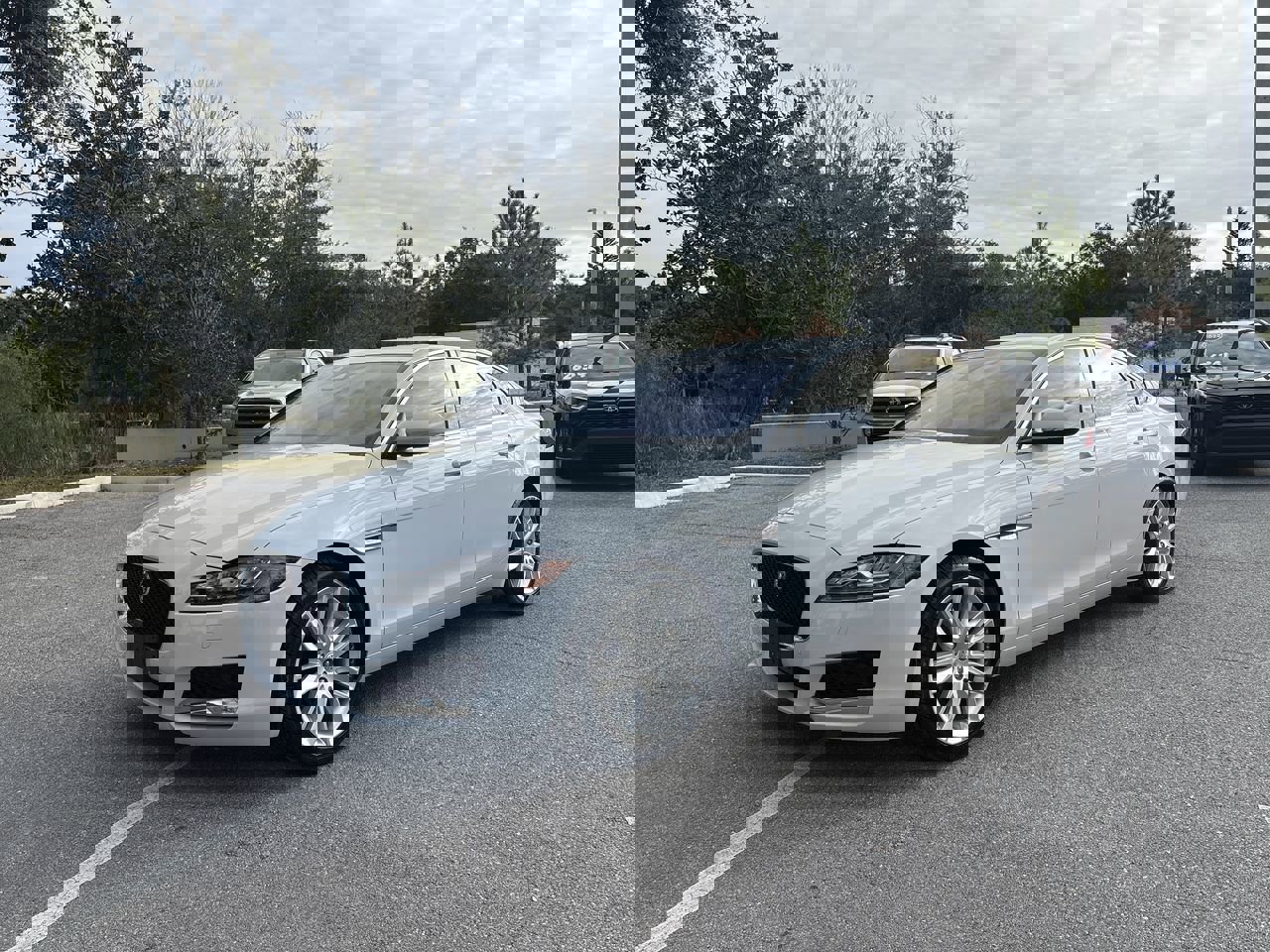 Used 2018 Jaguar XF Portfolio image 2