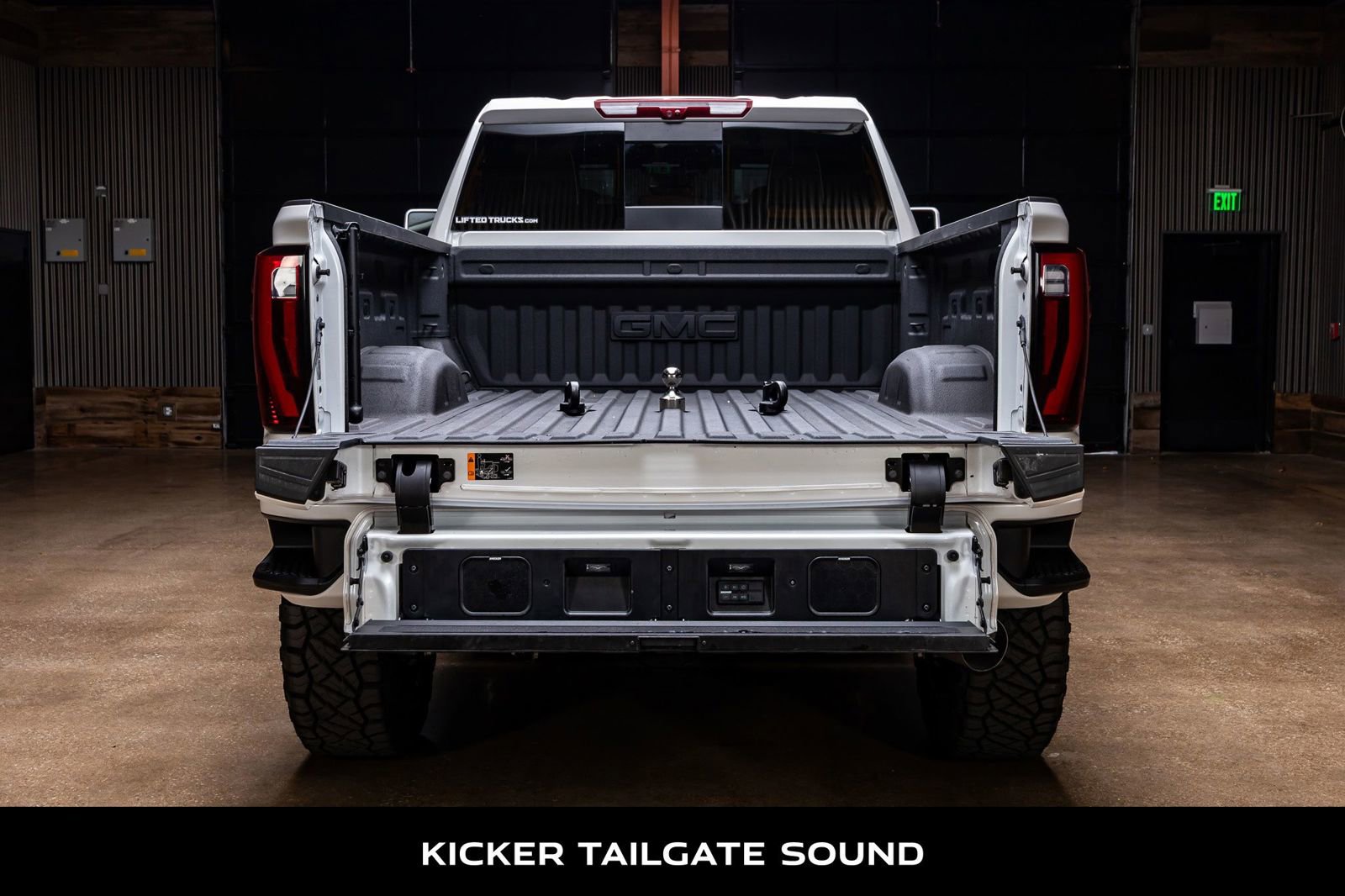 Used 2025 GMC Sierra 2500 Denali Ultimate w/ Max Trailering Package image 9