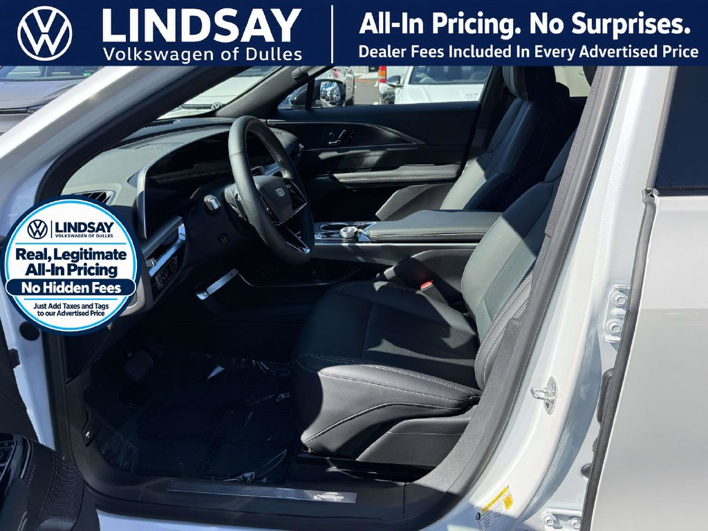 Used 2025 Cadillac Lyriq Luxury AWD/4WD image 10