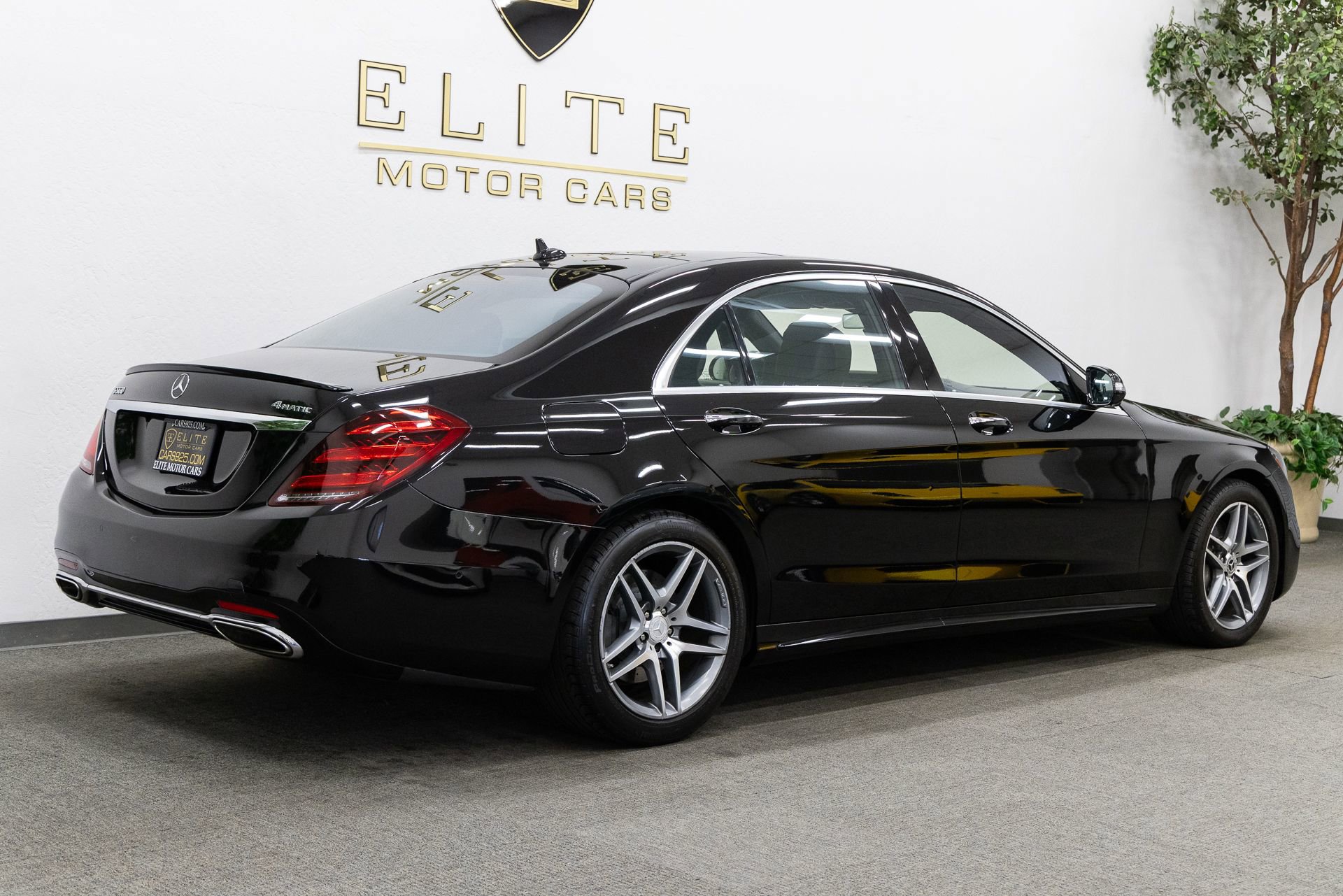 Used 2018 Mercedes-Benz S 560 4MATIC Sedan w/ AMG Line Exterior image 11