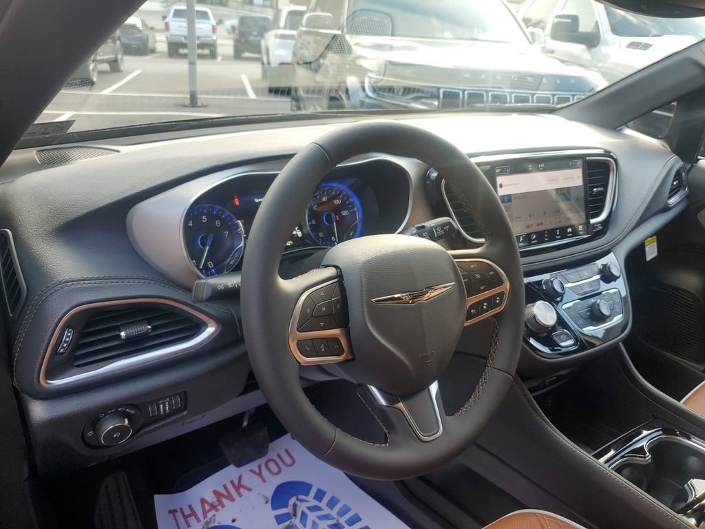 New 2026 Chrysler Pacifica Pinnacle image 15