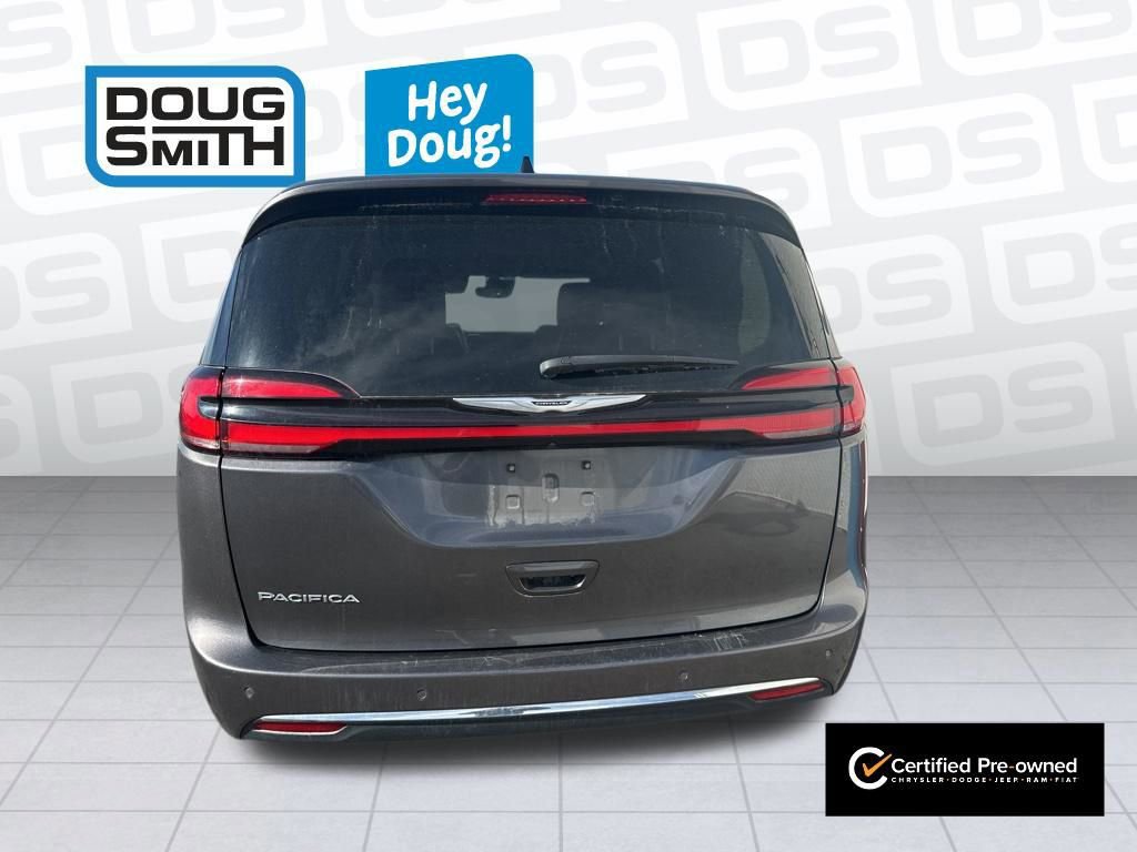 Used 2023 Chrysler Pacifica Touring-L image 5