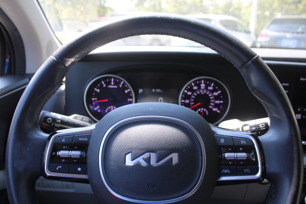 Certified 2024 Kia Carnival LX FWD image 30