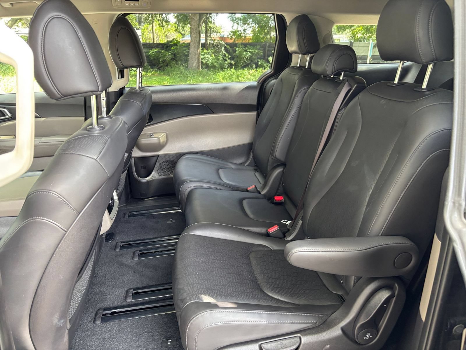 Used 2026 Kia Carnival FWD image 42