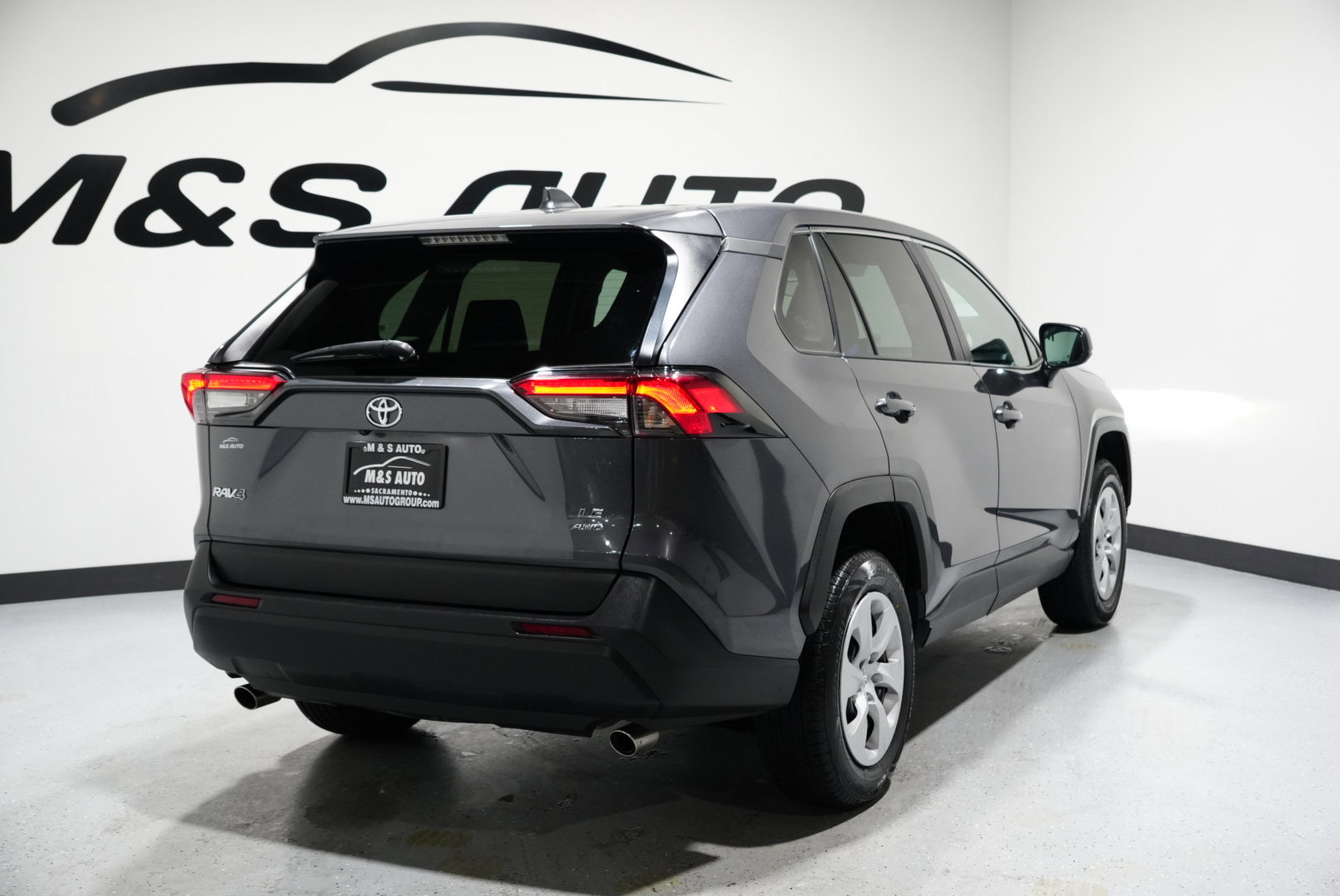 Used 2024 Toyota RAV4 LE image 8
