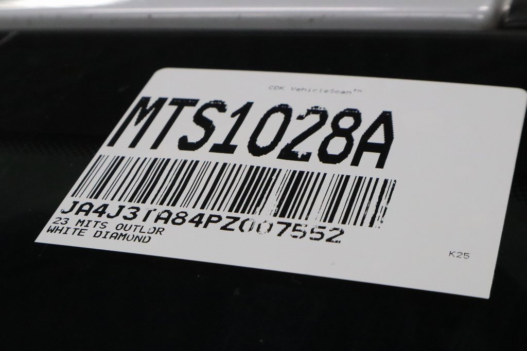 Used 2023 Mitsubishi Outlander ES image 35