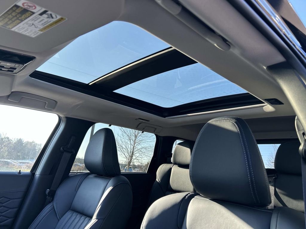 Used 2025 Mitsubishi Outlander SEL image 22