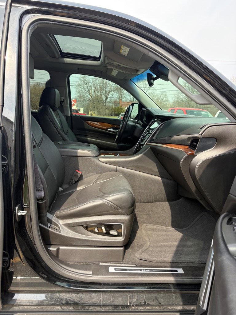 Used 2016 Cadillac Escalade Luxury image 11