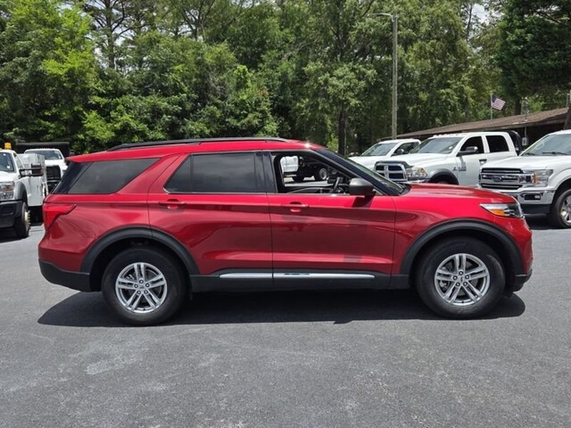 Used 2024 Ford Explorer XLT AWD/4WD image 19