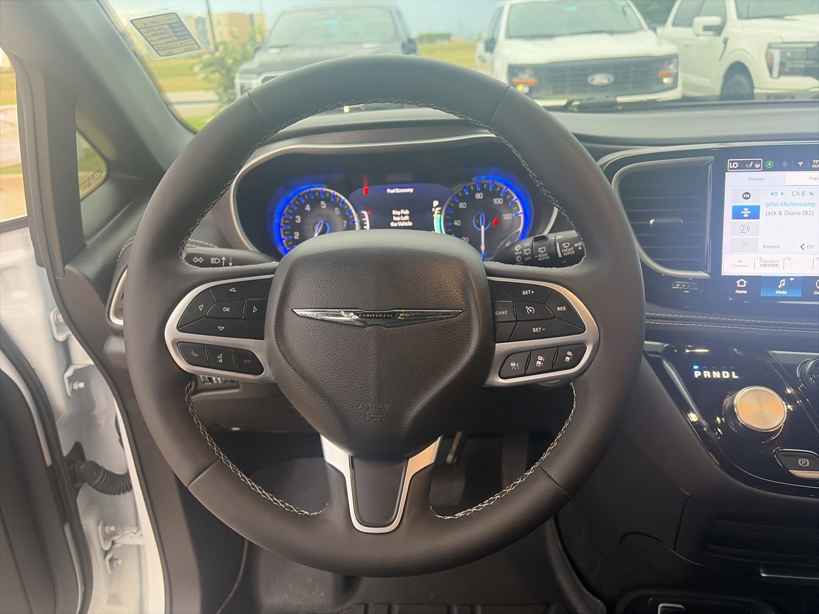 Used 2025 Chrysler Pacifica Select FWD image 19