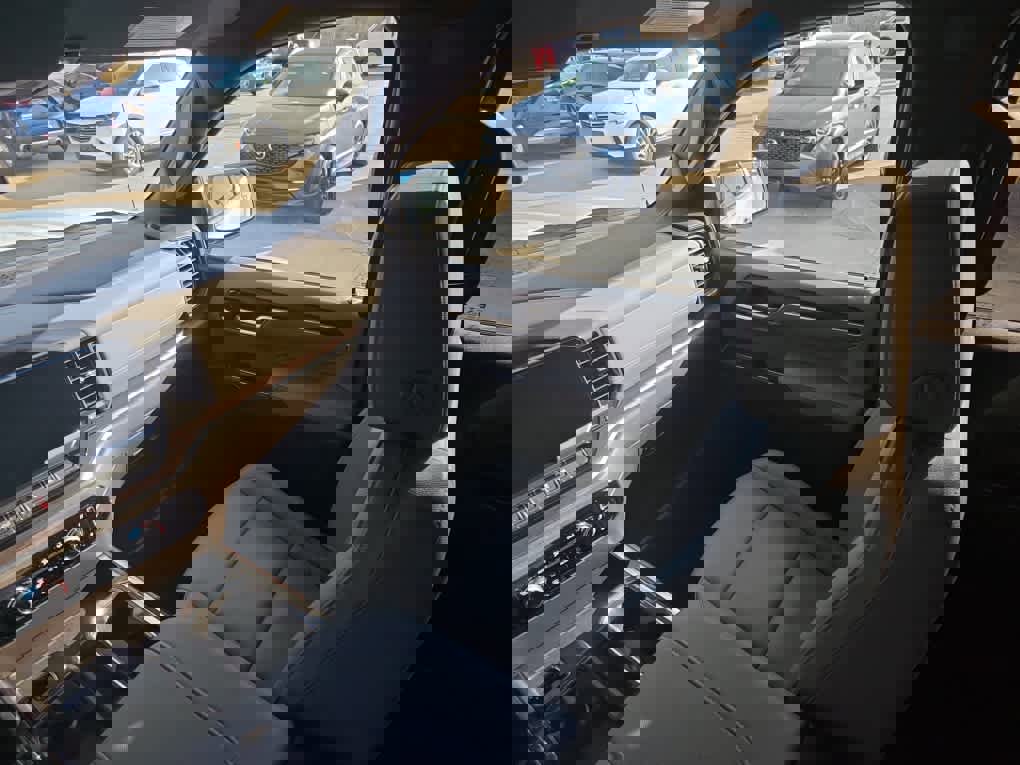 Used 2025 GMC Sierra 1500 SLT w/ SLT Premium Package image 18