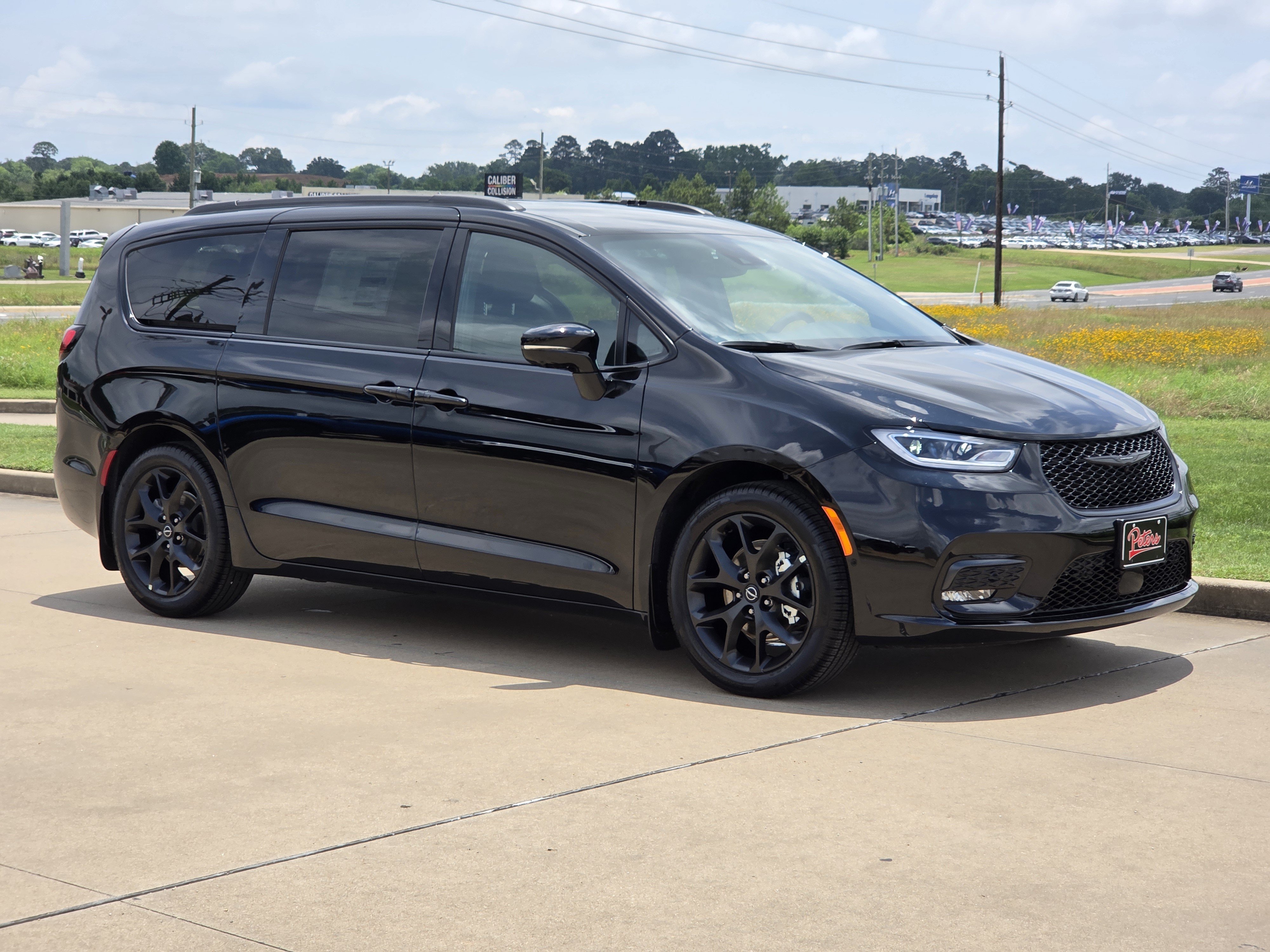New 2026 Chrysler Pacifica Select w/ S Appearance Package FWD image 1