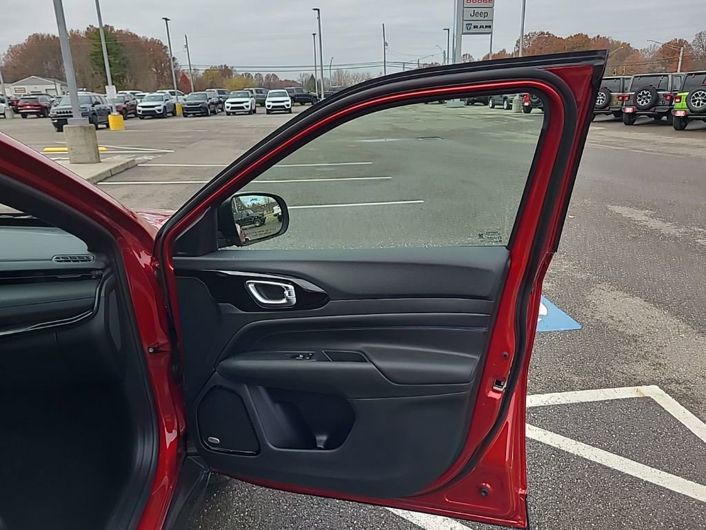 New 2026 Jeep Compass Latitude w/ Sun and Sound Group image 32