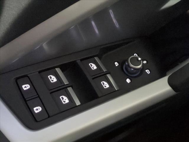 Certified 2025 Audi Q3 2.0T Premium w/ Convenience Package image 12