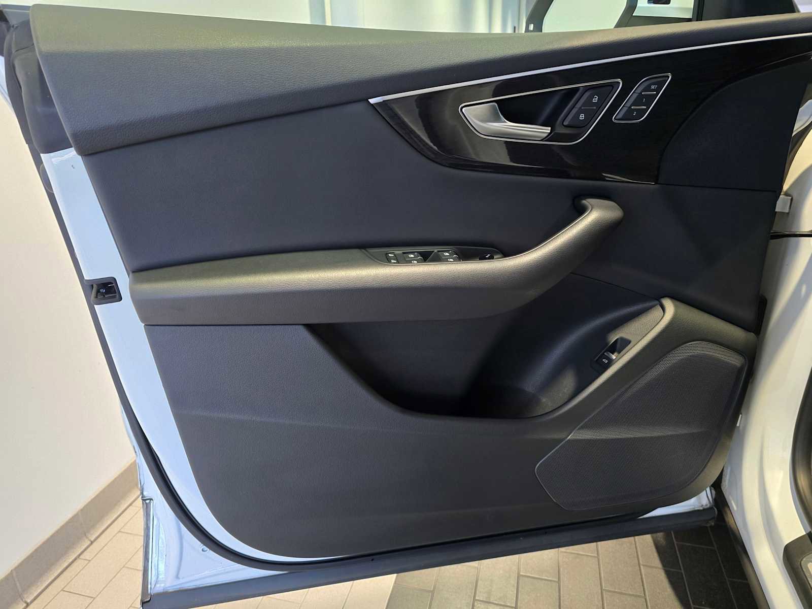 Used 2019 Audi Q8 Premium w/ Convenience Package image 25