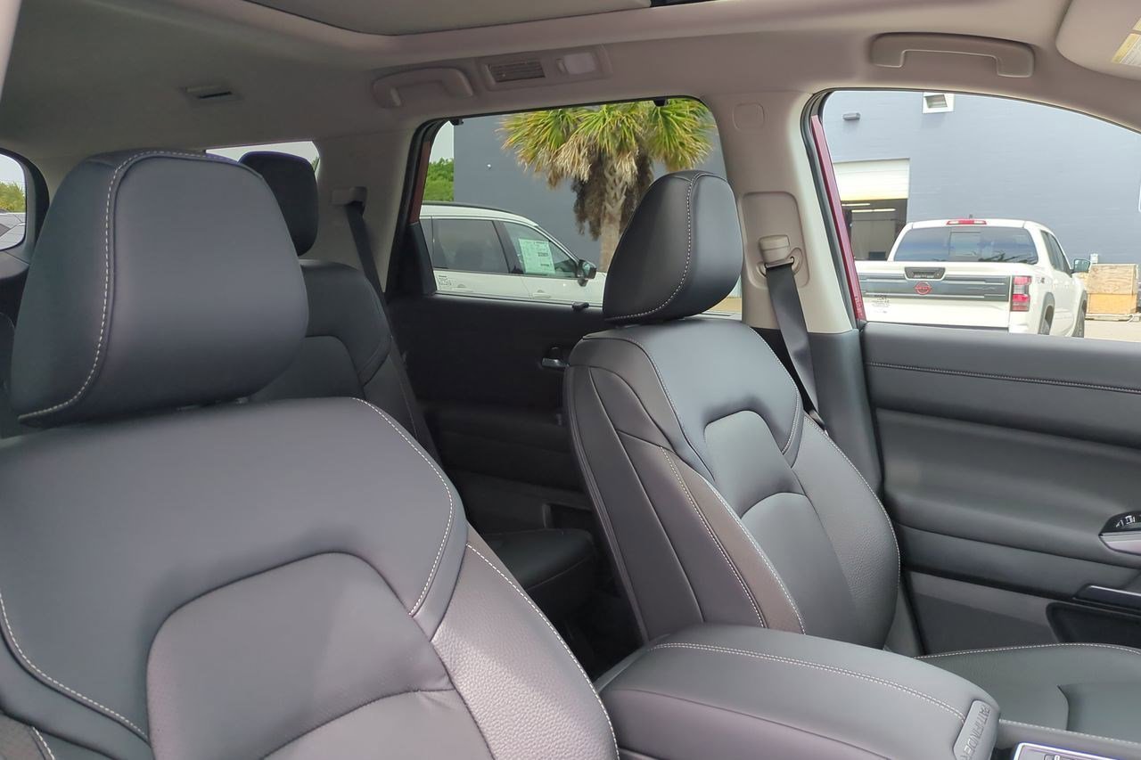New 2026 Nissan Pathfinder SL w/ SL Premium Package FWD image 40