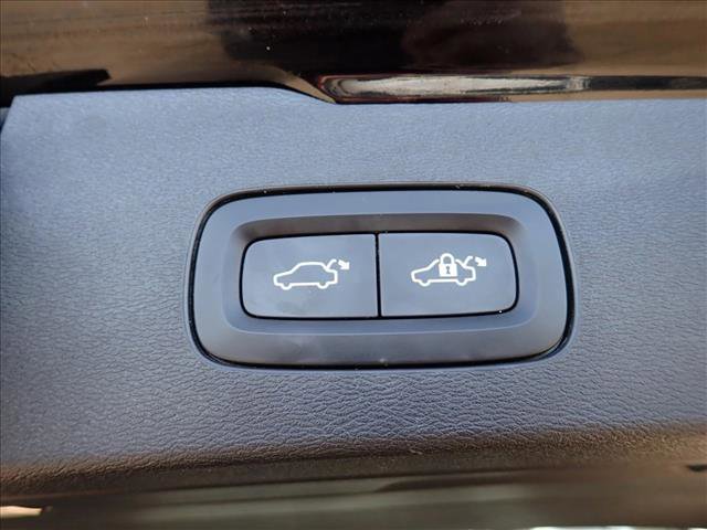 Used 2022 Volvo V60 T5 Cross Country AWD/4WD image 9
