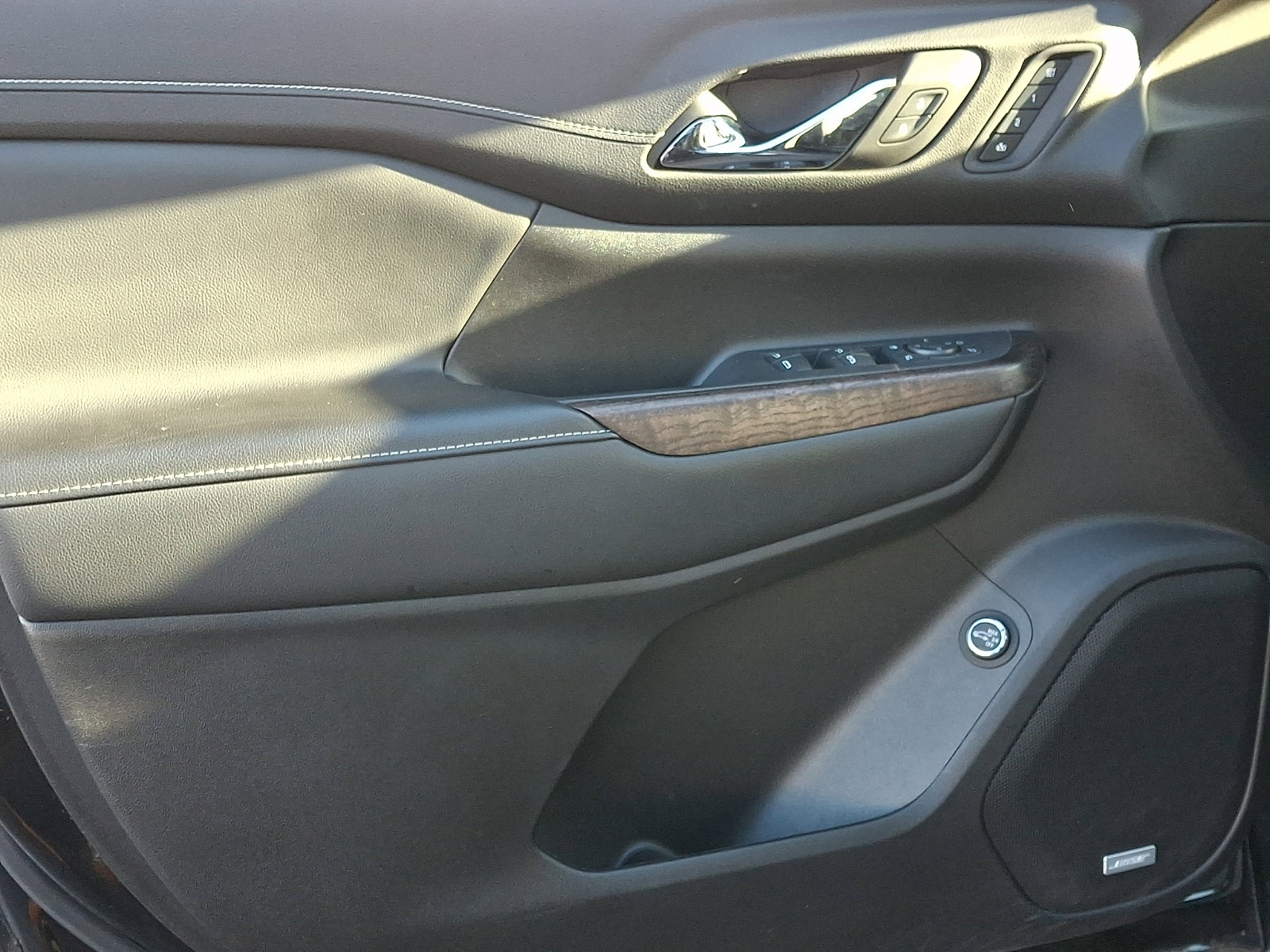 Certified 2023 GMC Acadia Denali w/ Black Diamond Edition image 11