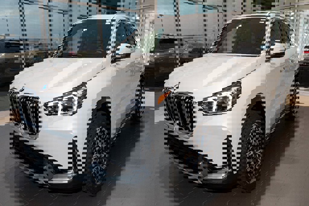 Used 2025 BMW X1 xDrive28i w/ Convenience Package image 3