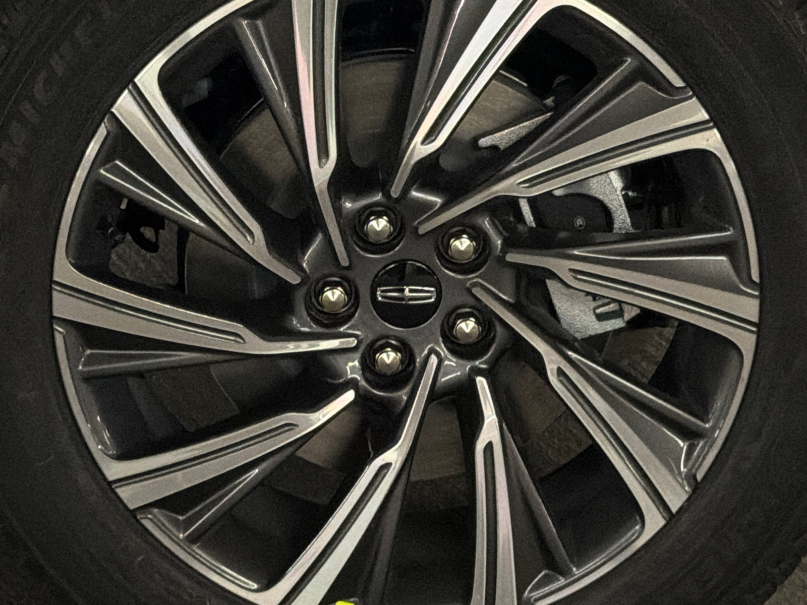 New 2027 Lincoln Aviator AWD image 5