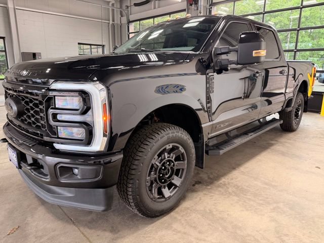 Used 2025 Ford F250 Lariat w/ Black Appearance Package AWD/4WD image 4
