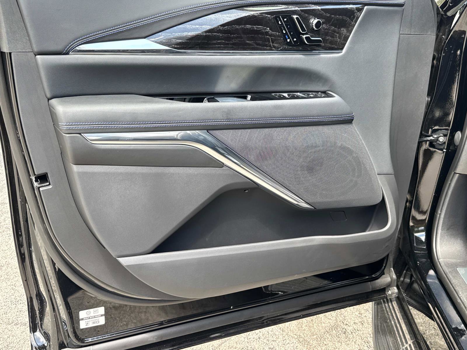 New 2026 Cadillac Escalade IQL Luxury image 18