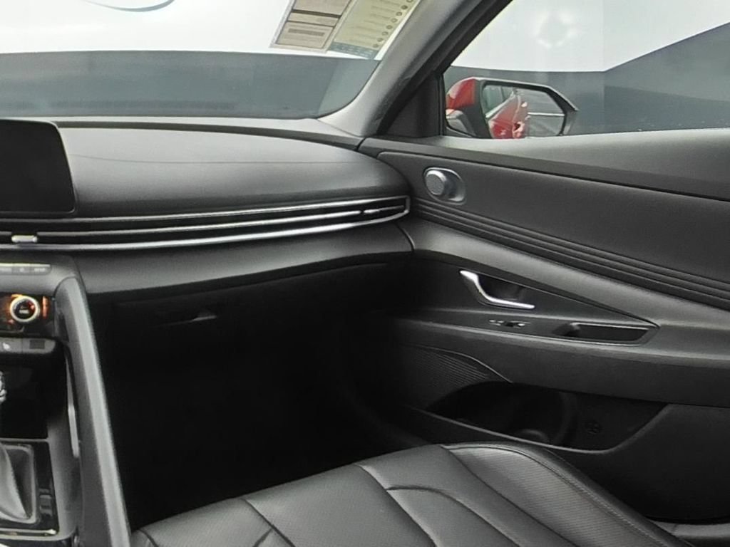 Used 2025 Hyundai Elantra Limited FWD image 15