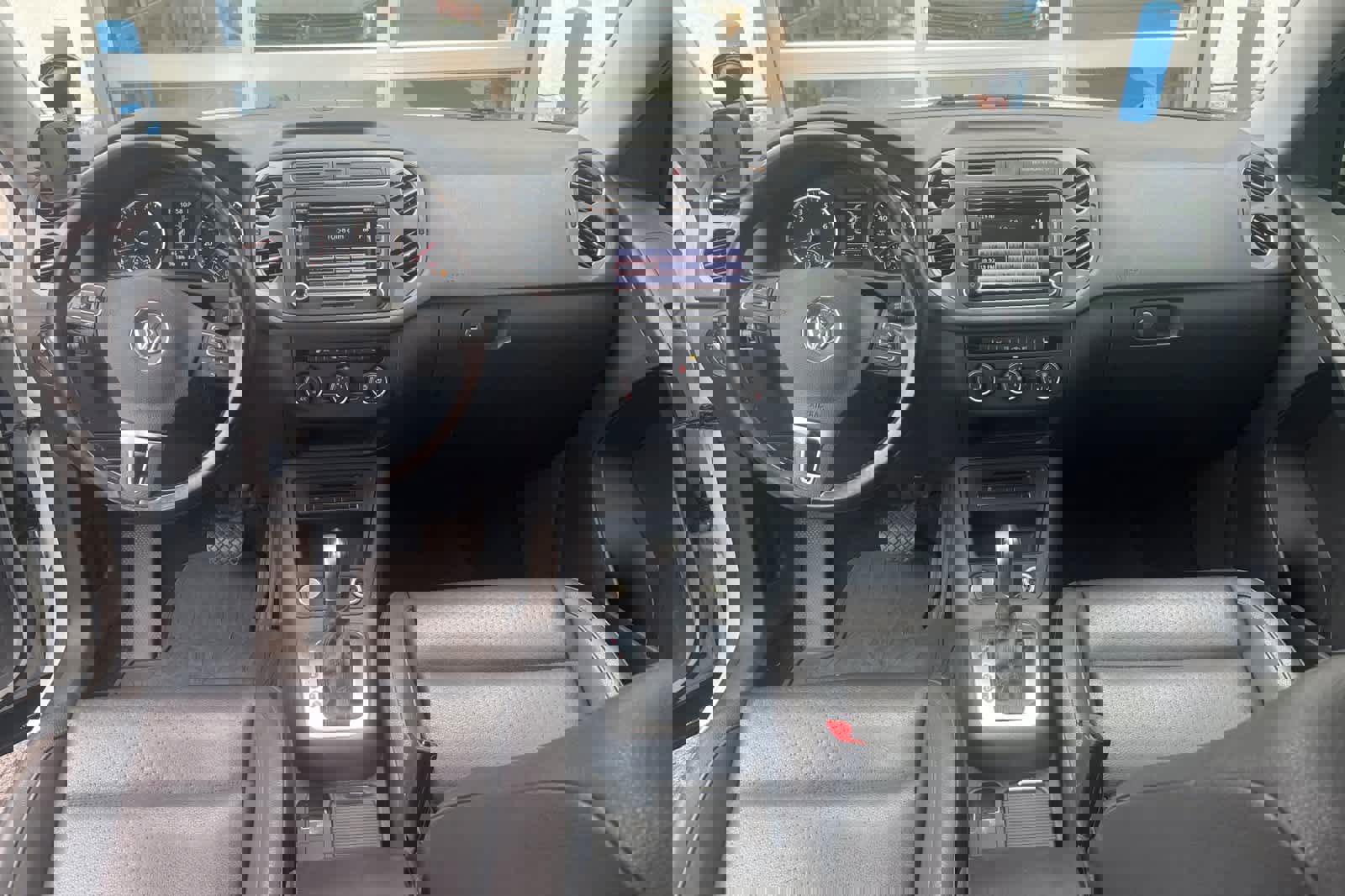 Used 2015 Volkswagen Tiguan SE image 3