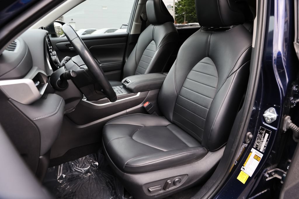 Used 2021 Toyota Highlander XLE AWD/4WD image 20