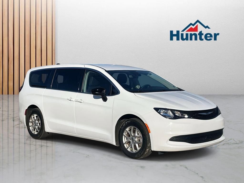 Used 2024 Chrysler Voyager LX image 1