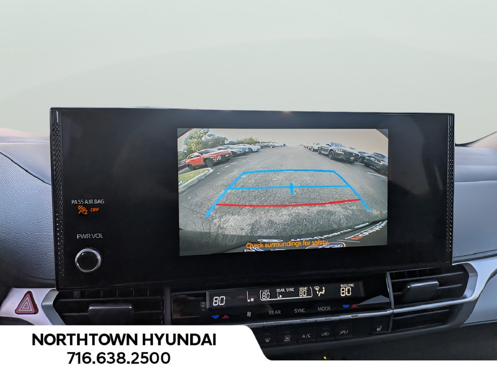 Used 2026 Toyota Sienna XLE FWD image 21